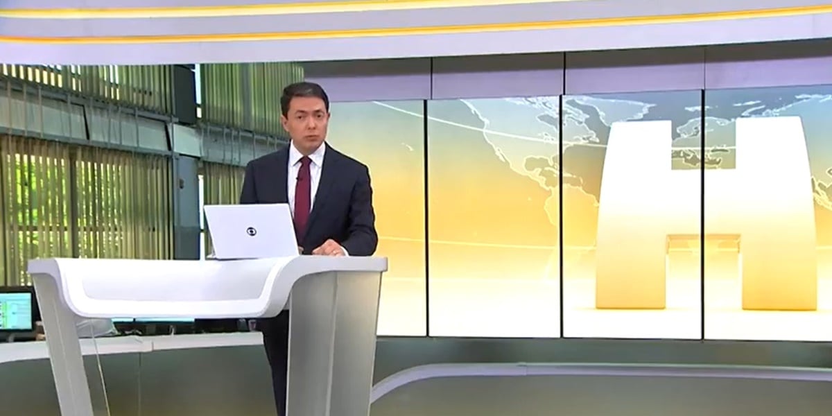 Alan Severiano esteve no Jornal Hoje no lugar de César Tralli (Foto: Reprodução / TV Globo)