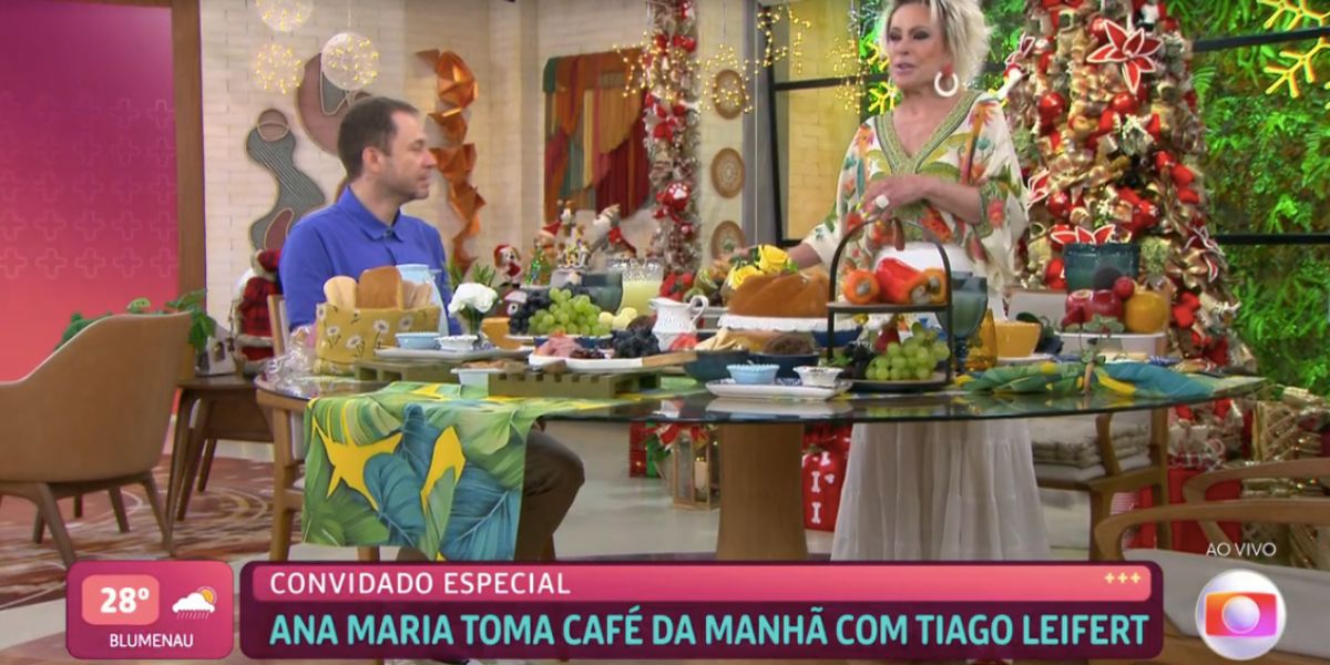 Ana Maria e Tiago Leifert brincam com "romance"(Reprodução) Ana Maria e Tiago Leifert brincam com "romance"(Reprodução)