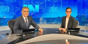 Hélter Duarte e Renata Vasconcellos no Jornal Nacional (Foto: Divulgação / TV Globo)