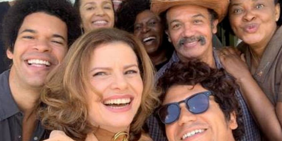 http://tvfoco.uai.com.br/wp-content/uploads/2015/05/Daniela-Mercury.jpg