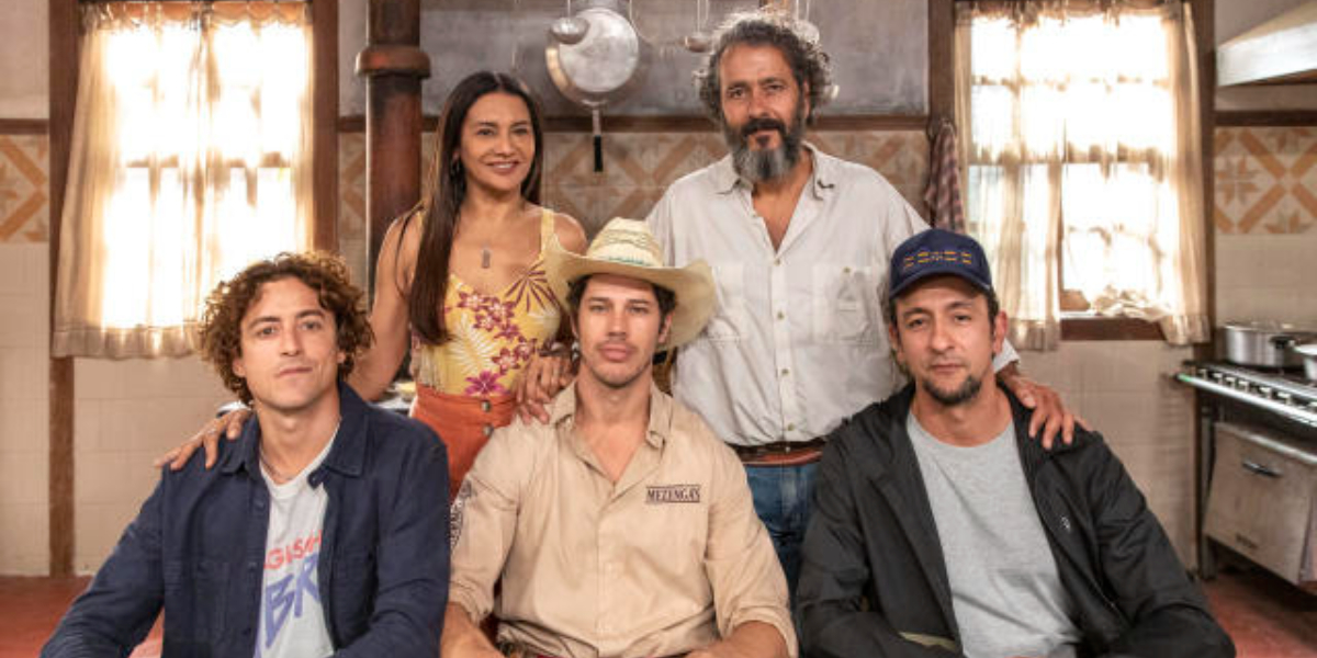 http://tvfoco.uai.com.br/wp-content/uploads/2015/05/Daniela-Mercury.jpg