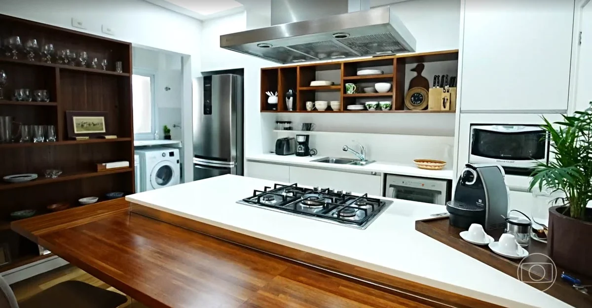 Cozinha do apartamento da apresentadora (Foto: Globo)