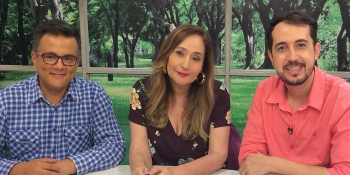 http://tvfoco.uai.com.br/wp-content/uploads/2015/05/Daniela-Mercury.jpg