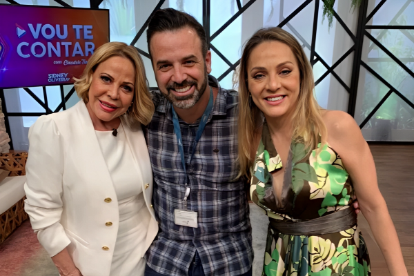 Famosa ao lado dos filhos, Marcela e Gabriel (Foto: Reprodução)
