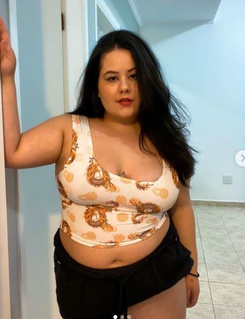 Lésbica e com uma aparência chocante, assim está Ágata, filha de Carminha em Avenida Brasil - Foto Reprodução