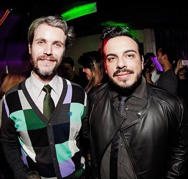 Famoso ator, que irá estrear na nova novela da Globo, "Vai Na Fé", é gay e vive relação com marido gato há anos - Foto Reprodução