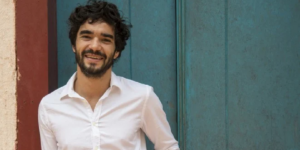 Caio Blat dá festa pra elenco de Mar do Sertão e detalhe é exposto (Foto: Divulgação)
