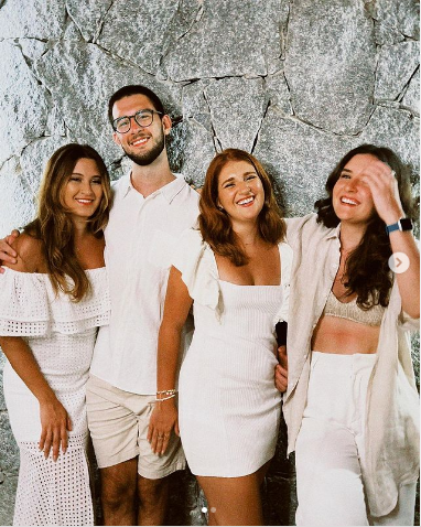 Beatriz Bonemer, filha de Fátima Bernardes e William Bonner, mostra foto rara em suas redes e grande amor do seu irmão está presente - Foto Reprodução