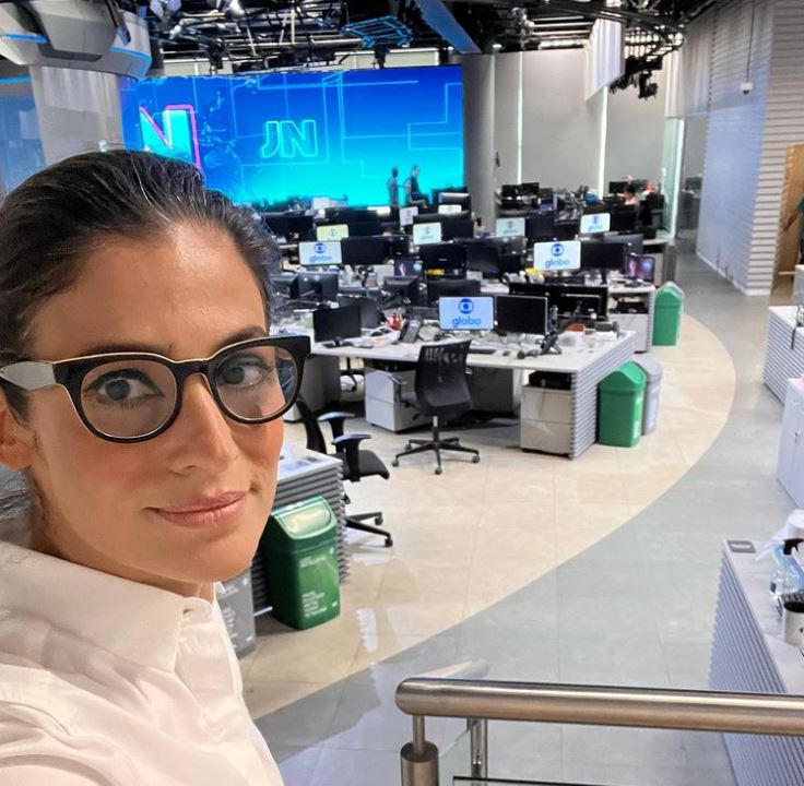 Renata Vasconcellos, âncora da Globo, dá recado importante aos seus seguidores direto dos bastidores do Jornal Nacional - Foto Reprodução Instagram