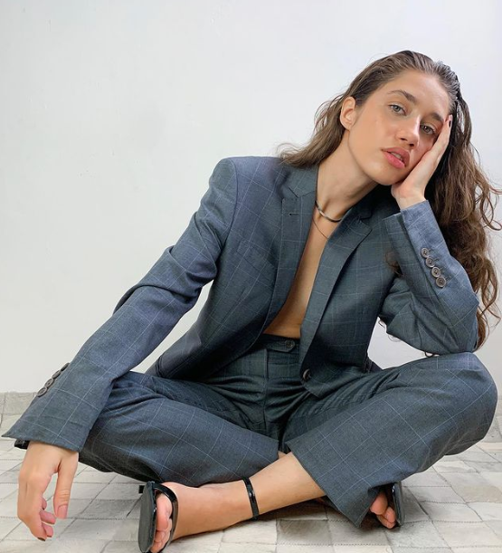 Giovanna Figueiredo, atriz da Globo, que foi vista pelo Brasil inteiro cheia de aparelhos, hoje, sem dúvidas, é uma das mulheres mais lindas e sexys do Brasil - Foto Reprodução