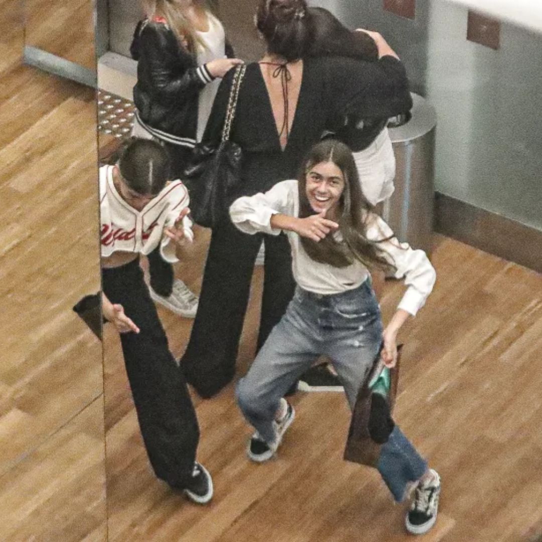 Filhas gêmeas de Giovanna Antonelli interagindo com a câmera (Reprodução)