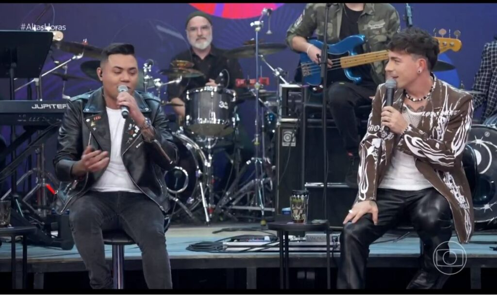 Felipe Araújo e Di Ferrero dividiram o palco no Altas Horas