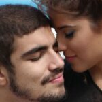 Caio Castro e Camila Camargo, filha de Zezé, no filme 'Travessia' - Foto Reprodução