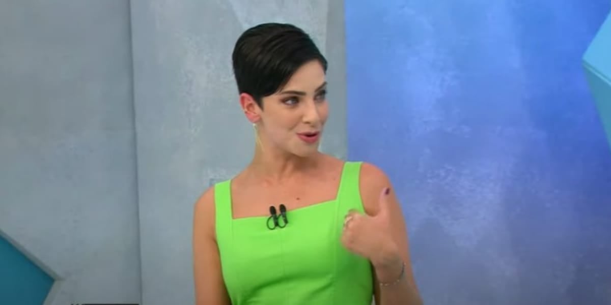 Kalinka Schutel explicou que a cor de sua camisa não tinha nada a ver com o time do Palmeiras (Reprodução: Jogo Aberto/ Band)