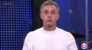 Luciano Huck no palco do Domingão que será ao vivo a partir de fevereiro- Foto: Reprodução/Globo