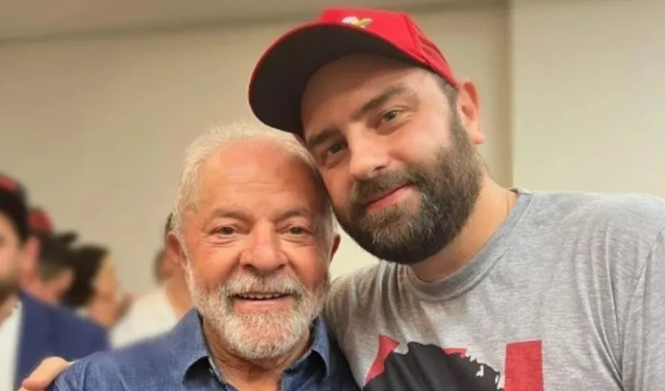 Luís Claudio, filho do presidente Lula, chama atenção com sua beleza, e para muitos, ele é o homem mais lindo do Brasil - Foto Reprodução Luís Claudio, filho do presidente Lula, chama atenção com sua beleza, e para muitos, ele é o homem mais lindo do Brasil - Foto Reprodução