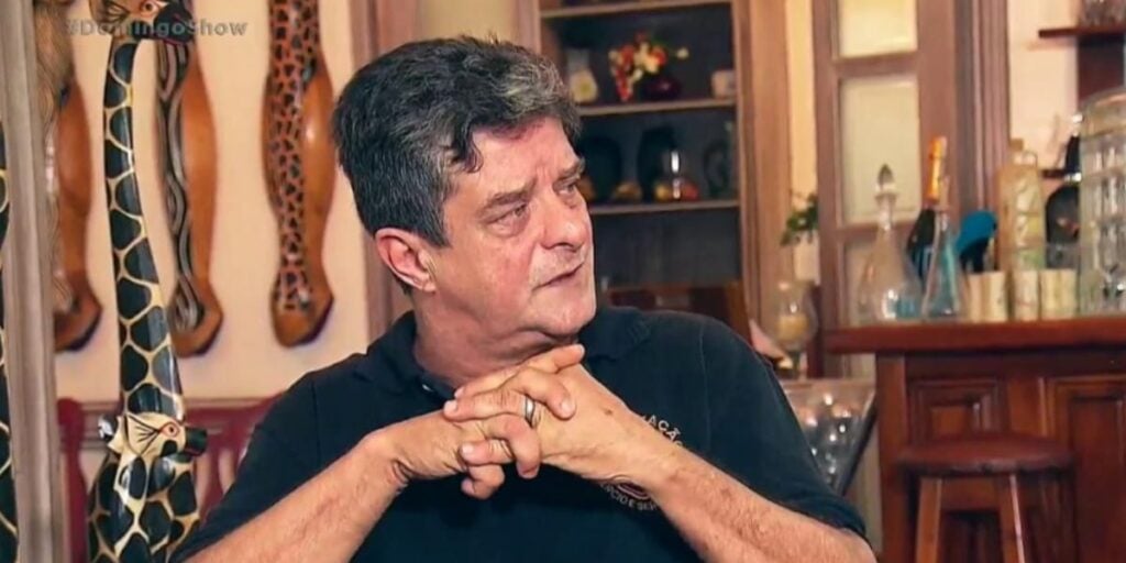 Maurício Alves durante uma entrevista para a Record contou a trajetória de sua vida após a fama na Globo (Reprodução: Record)