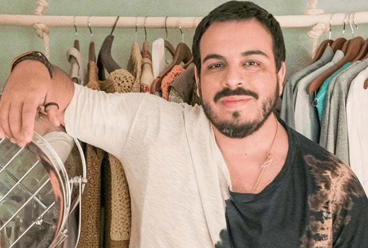 Famoso ator, que irá estrear na nova novela da Globo, "Vai Na Fé", é gay e vive relação com marido gato há anos - Foto Reprodução