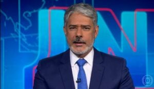 William Bonner noticiou a morte de um colega de imprensa durante o Jornal Nacional- Foto: Reprodução/Globo