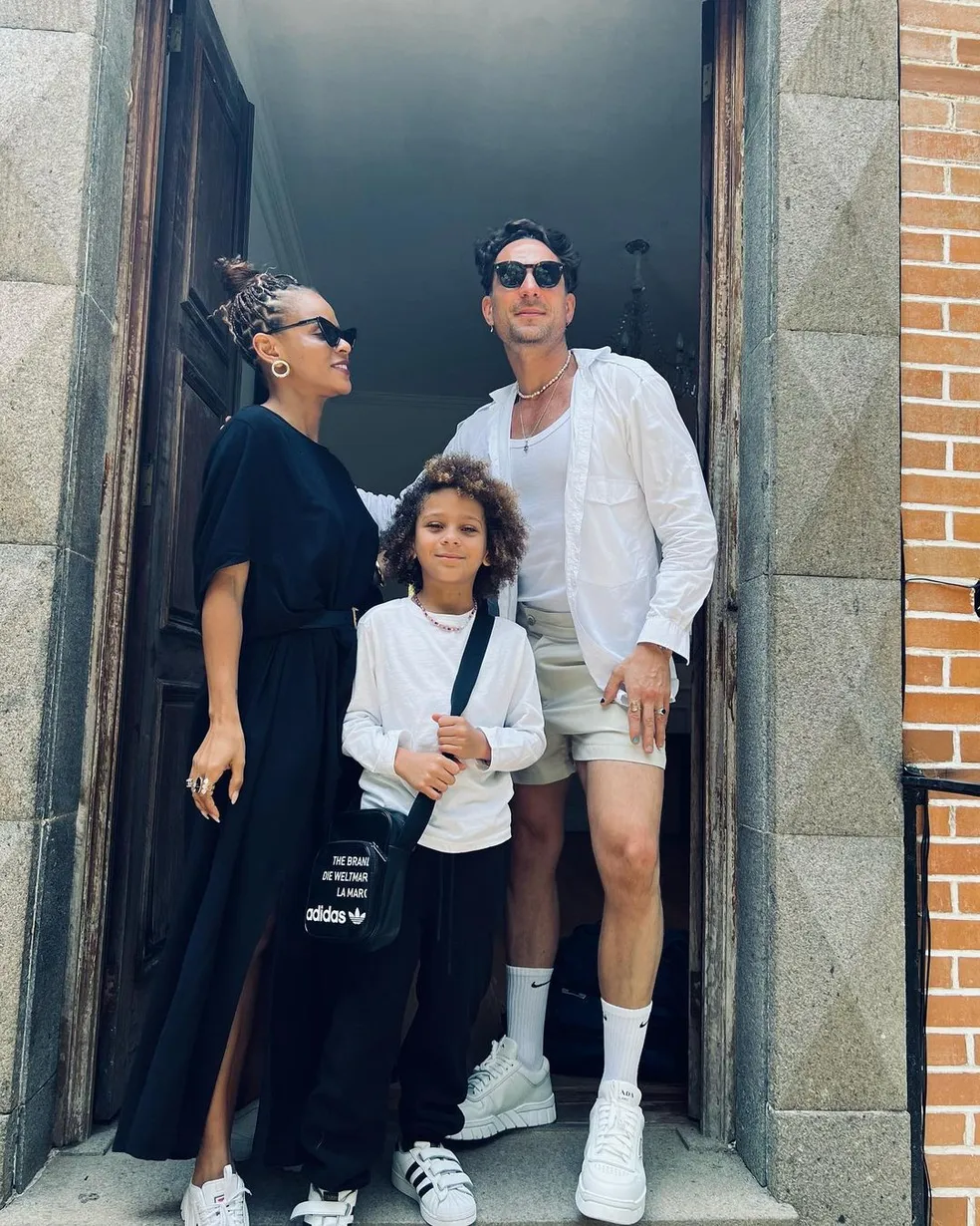 Aline e sua família em sua mansão, - Foto Reprodução
