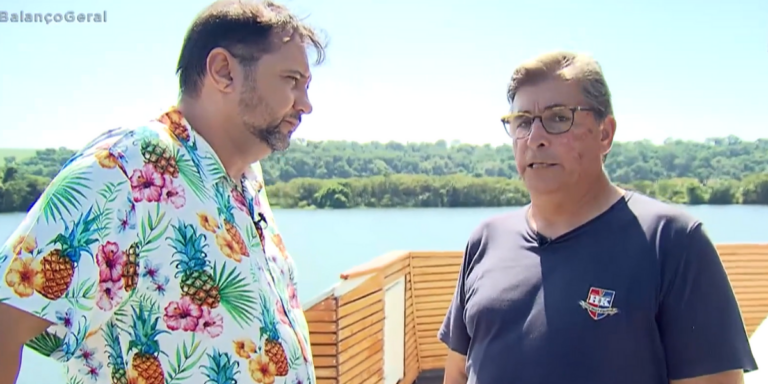 Carlos Nascimento surge de surpresa no Balanço Geral, fala de Silvio na concorrente e confessa: “Ele é”