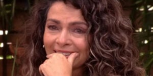Cláudia Ohana se emocionou durante o É de Casa na Globo (Foto: Reprodução)