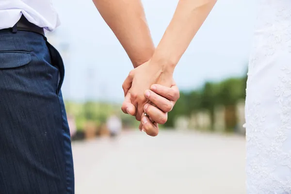 Uma mulher de uma família rica e famosa, tem escândalo de romance com homem casado e o seu marido acaba descobrindo tudo - Foto Meramente Ilustrativa
