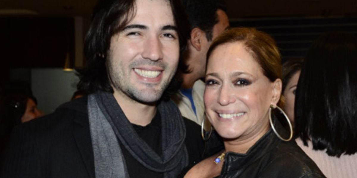http://tvfoco.uai.com.br/wp-content/uploads/2015/05/Daniela-Mercury.jpg
