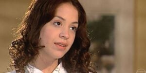 Julia Almeida, a Estela de Laços de Família, descobriu ter epilepsia (Foto: Reprodução / Laços de Família da Globo)