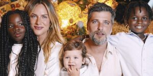 Giovanna Ewbank, Bruno Gagliasso e os três filhos: Bless, Titi e Zyan (Foto: Reprodução)