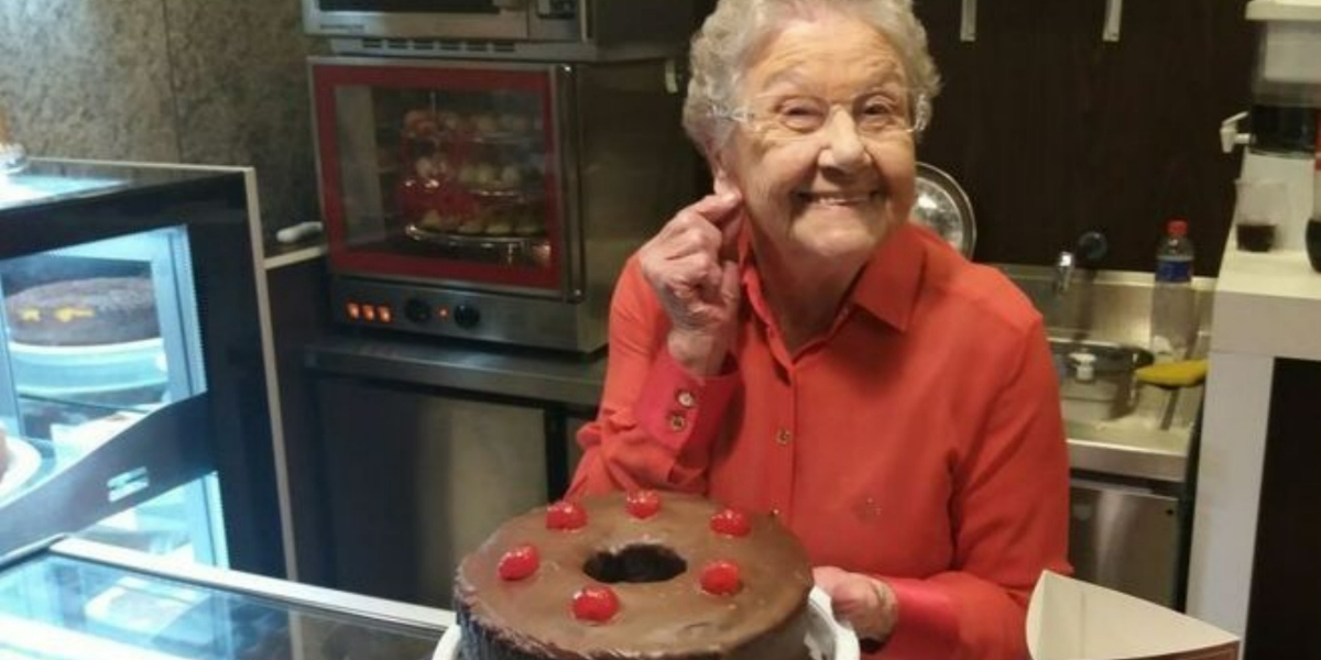 Palmirinha na cafeteria que abriu na Avenida Paulista (Foto: Reprodução/R7)