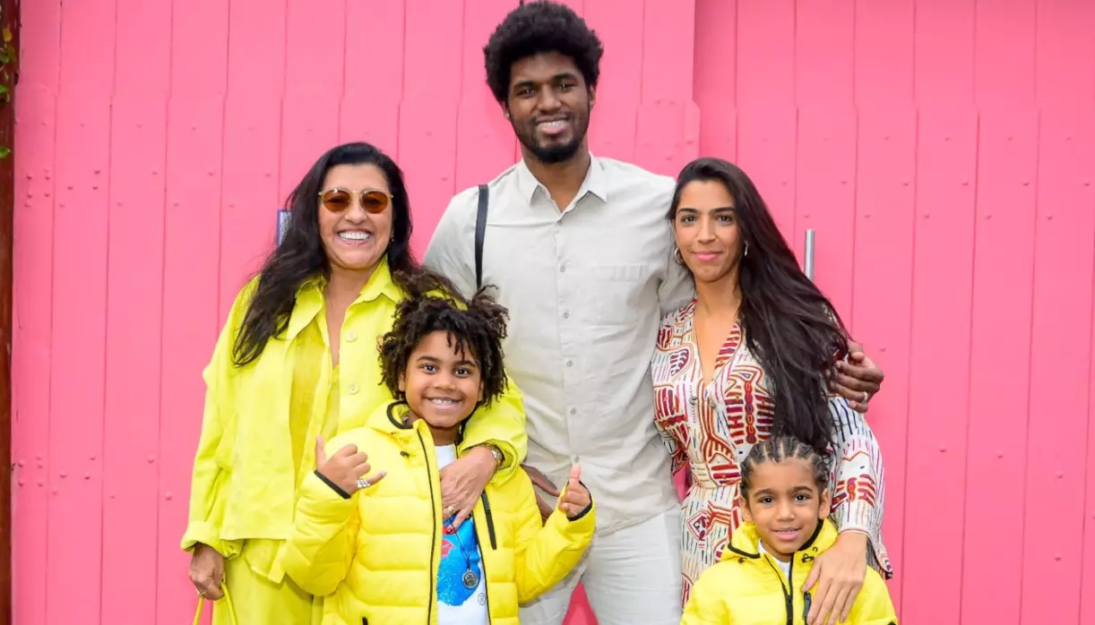 Veja os filhos adotivos de Silvio Santos, Marcello Antony e Regina Casé, que são tão idênticos a eles que parecem serem biológicos - Foto Reprodução