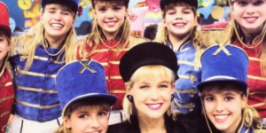 Xuxa ao lado das suas paquitas (Foto: Reprodução)