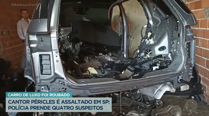 O carro ficou completamente destruído (Foto Reprodução/Twitter) http://www.otvfoco.com.br/wp-content/uploads/2015/05/Daniela-Mercury.jpg