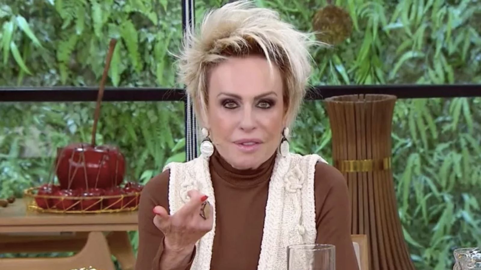 http://tvfoco.uai.com.br/wp-content/uploads/2015/05/Daniela-Mercury.jpg