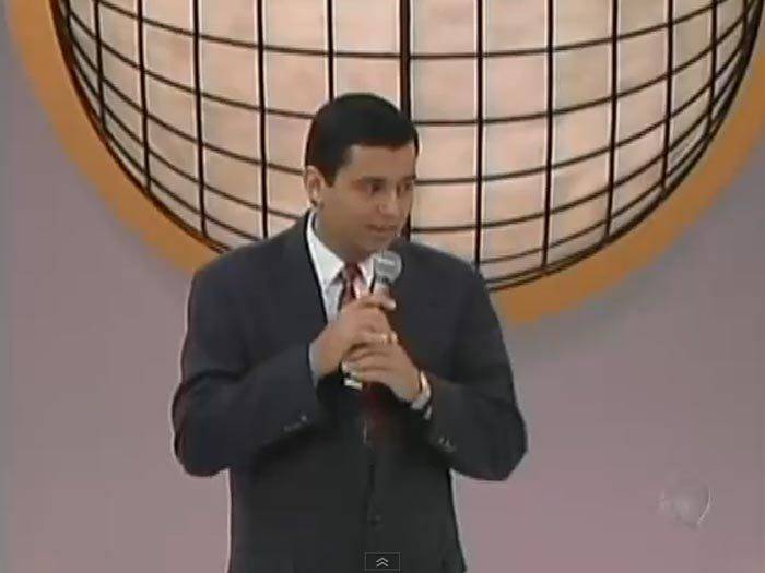 Apresentador Geraldo Luís no inicio de sua carreira como repórter (Foto: Reprodução, R7)