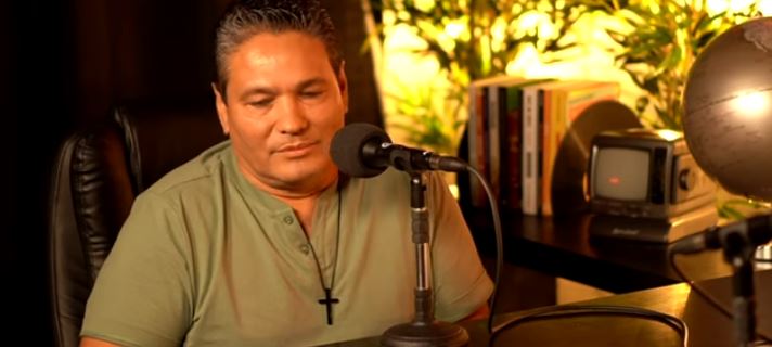 Músico relembra história trágica (Foto: Reprodução/YouTube)