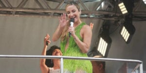 Claudia Leitte em cima do trio. (Foto: Reprodução / Internet)