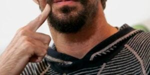 Famoso, ídolo do Brasil, chora ao ser acometido por doença rara e expor cirurgia no cérebro - Foto Reprodução internet