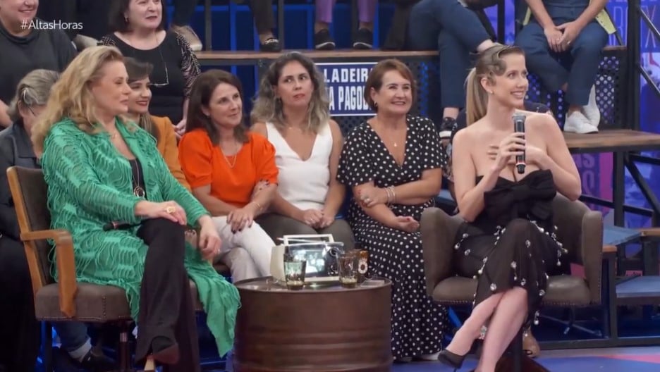 Gabriela Prioli ao lado de Vera Fischer no Altas Horas