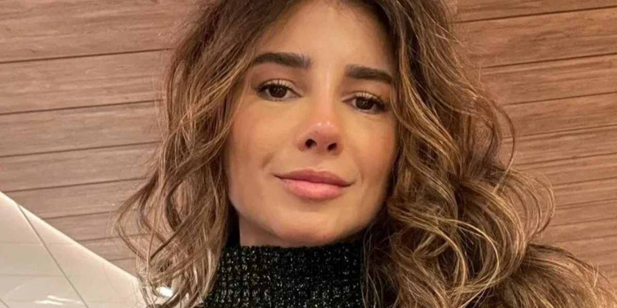 Grandes cantores como Paula Fernandes e Naldo Benny viram seus cachês afundarem e hoje recebem isso - Foto Reprodução Internet