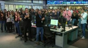 Jornalistas da Globo reunidos na redação paulista do canal- Foto: Reprodução/ GloboPlay