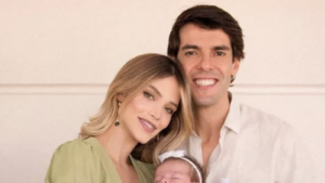 Kaká e Carol Dias com Esther. (Foto: Reprodução)