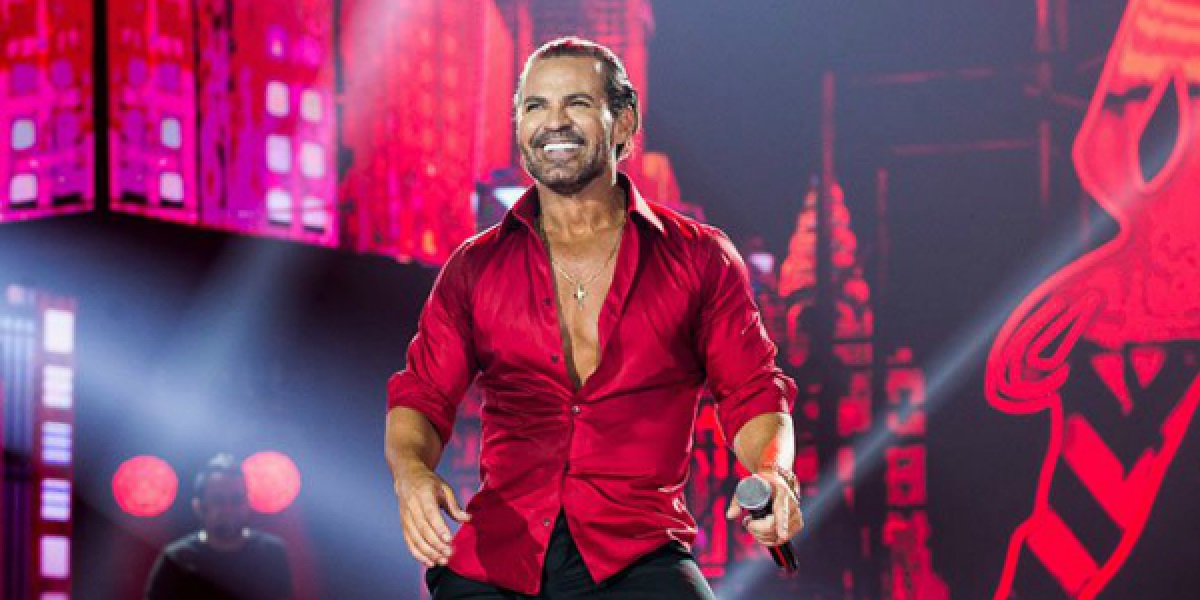 Eduardo Costa durante um de seus shows (Foto: Divulgação/ Internet)