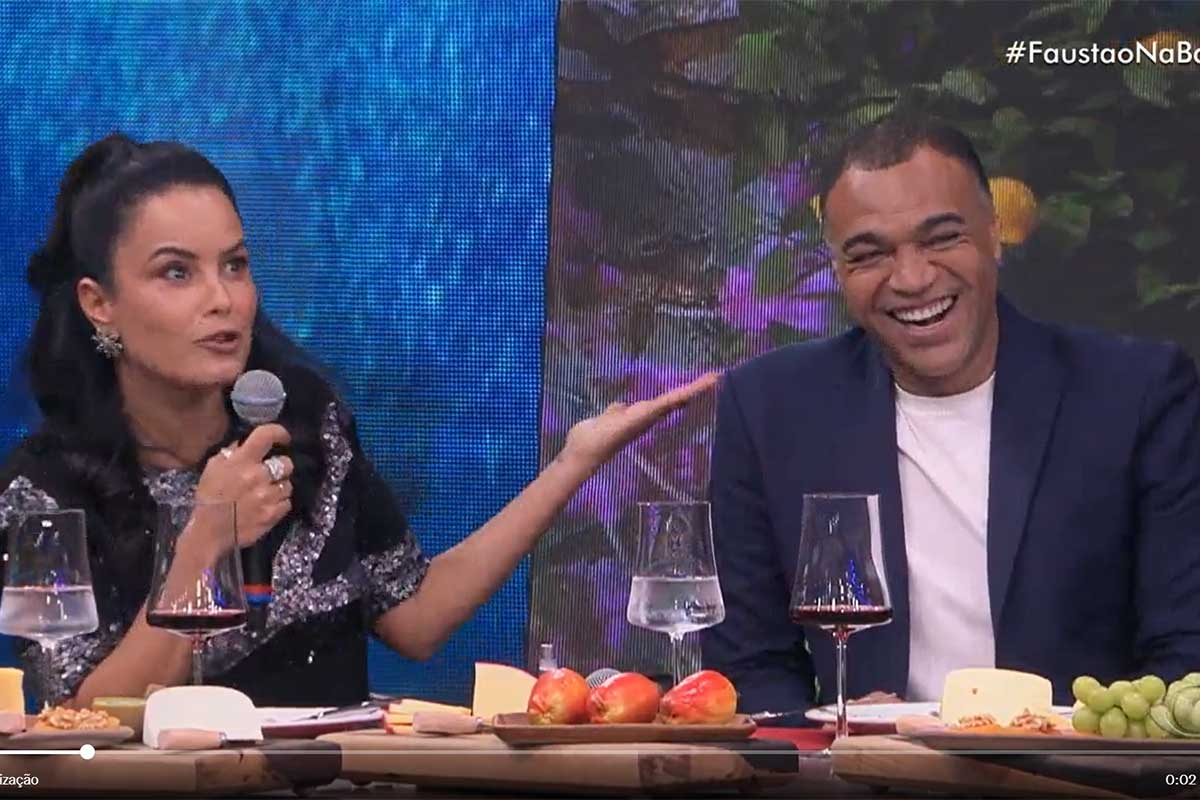Luciele Di Camargo não economiza nos elogios ao marido Denílson, e expõe desempenho sexual do famoso para Faustão - Foto Reprodução Faustão na Band