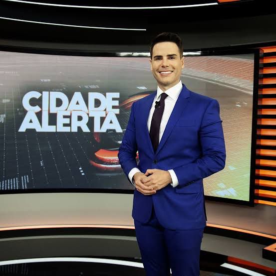 Luiz Bacci, apresentador do Cidade Alerta, já recebeu proposta de Silvio Santos pra deixar a Record e escancarou decisão - Foto Reprodução Luiz Bacci, apresentador do Cidade Alerta, já recebeu proposta de Silvio Santos pra deixar a Record e escancarou decisão - Foto Reprodução