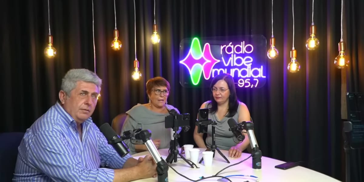 Márcia Senstiva falou sobre bombas, guerra e horror durante uma transmissão (Reprodução: Youtube)