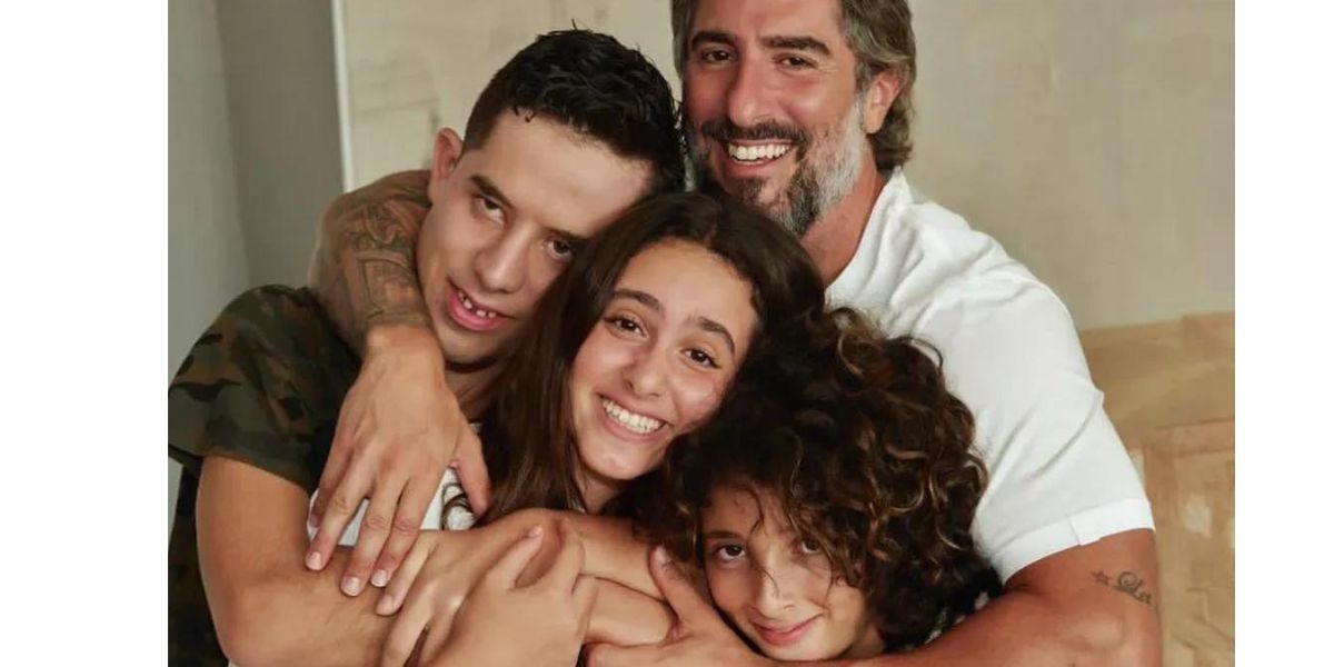 Marcos Mion ao lado dos filhos(Foto: Reprodução / Instagram)