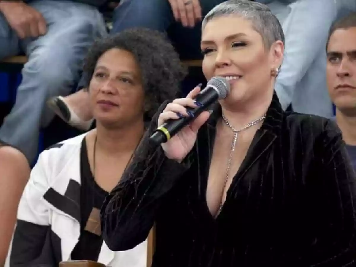 http://tvfoco.uai.com.br/wp-content/uploads/2015/05/Daniela-Mercury.jpg