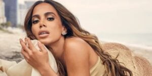 Pela primeira vez, foto nua entrega o que Anitta tatuou na parte de trás e prova se foi na região do an*s - Foto Reprodução Internet